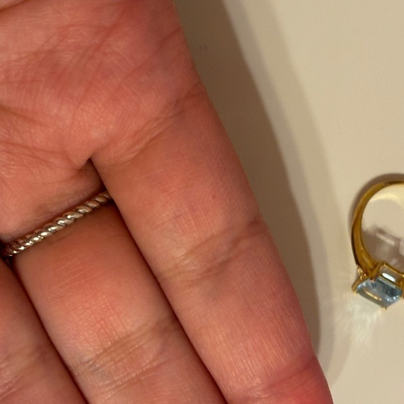 Silver ring. - Picture 2 of 2